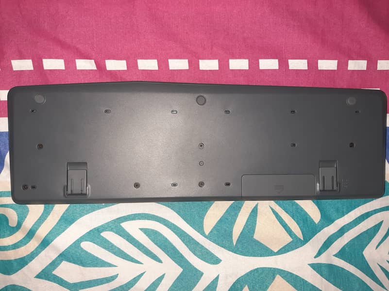 Logitech MK235 Wireless Keyboard & Mouse Combo 1