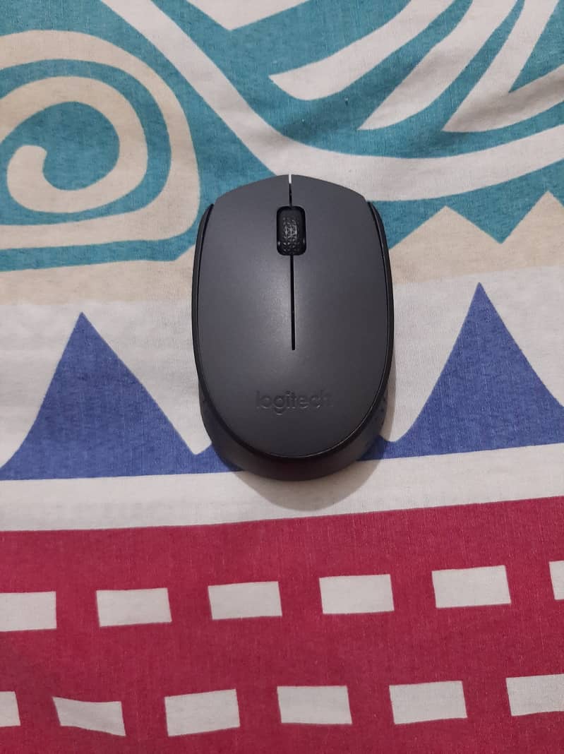 Logitech MK235 Wireless Keyboard & Mouse Combo 2