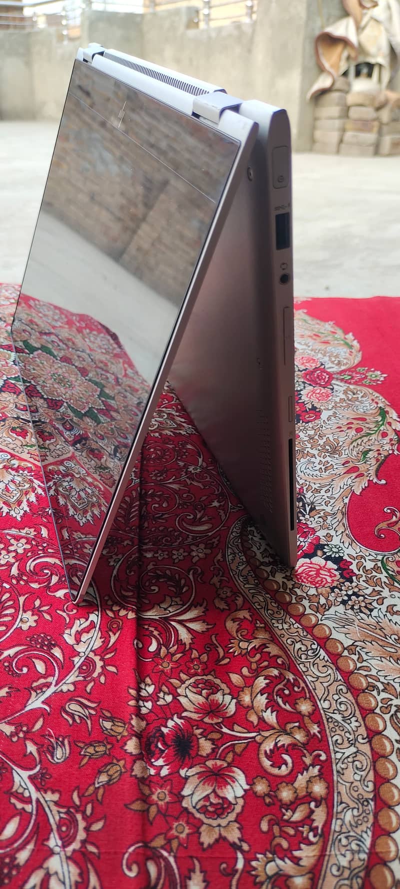 Touch Screen with Face ID and Finger Print, Core i5, 7th Generation 8