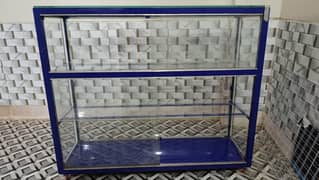 glass showcase and glass box and 2 shof stand and 16 clips