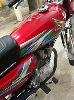 Honda 125 red color 22/23 model office us bike 10/10