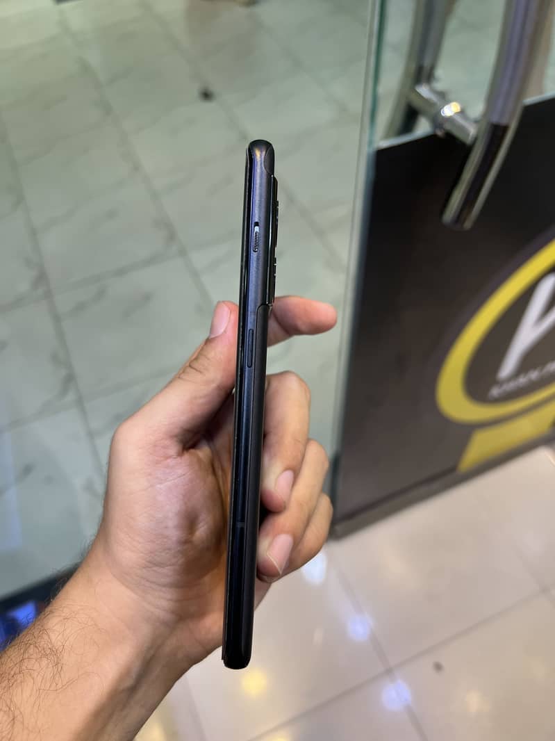 One plus 10 pro in 10 by 10 condition osm camera result 1