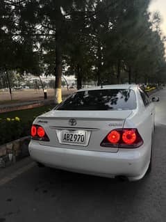 Crown Athlete 2004
