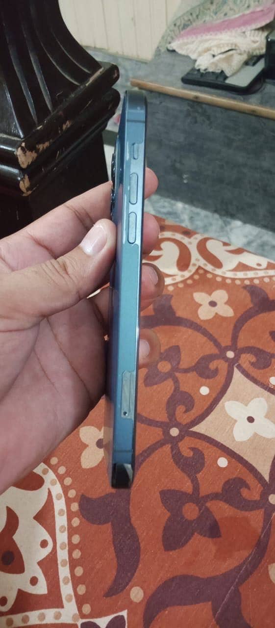 i phone 12 pro 10/9.9 3