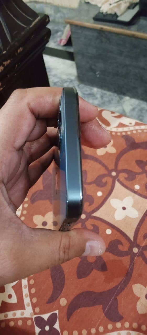 i phone 12 pro 10/9.9 4