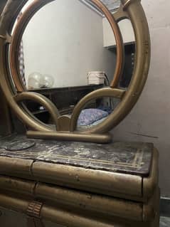 Wood drasing table