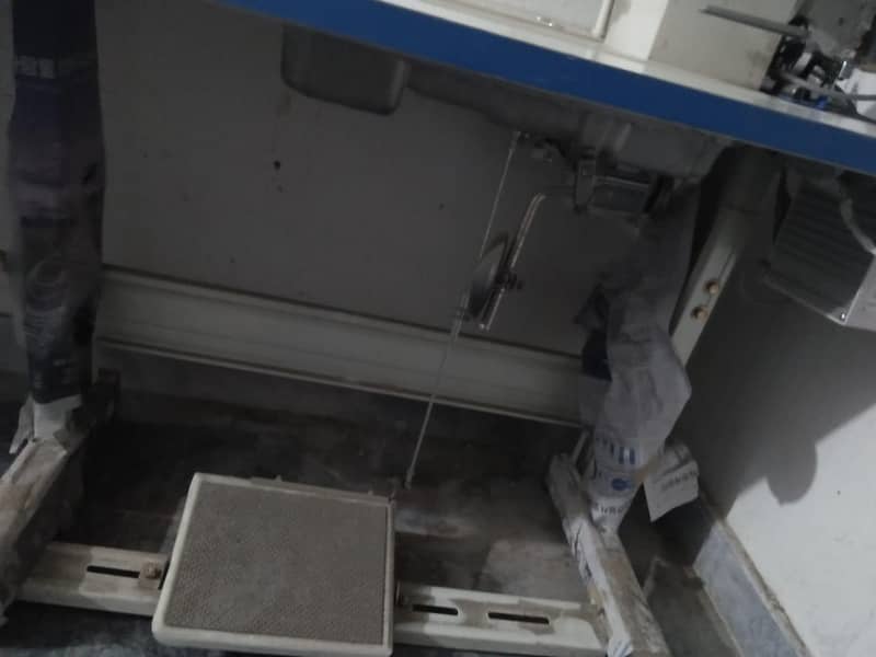 Juita 747F overlock machine New an touch 0