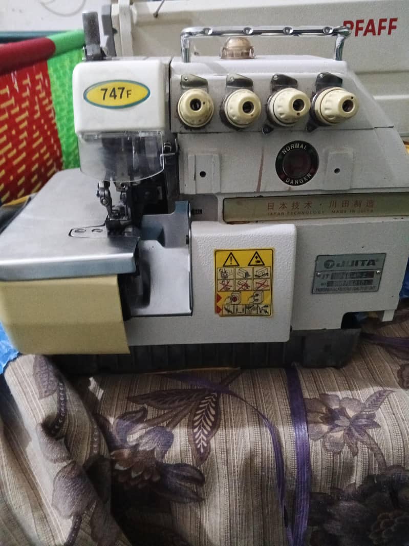Juita 747F overlock machine New an touch 1