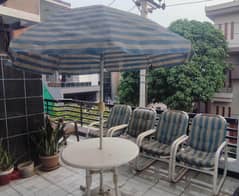 Lawn chairs with table