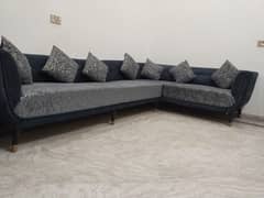 L Shaped Sofa 10/10 with covers and matching Pardas of room