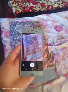 SONY XPERIA XZS