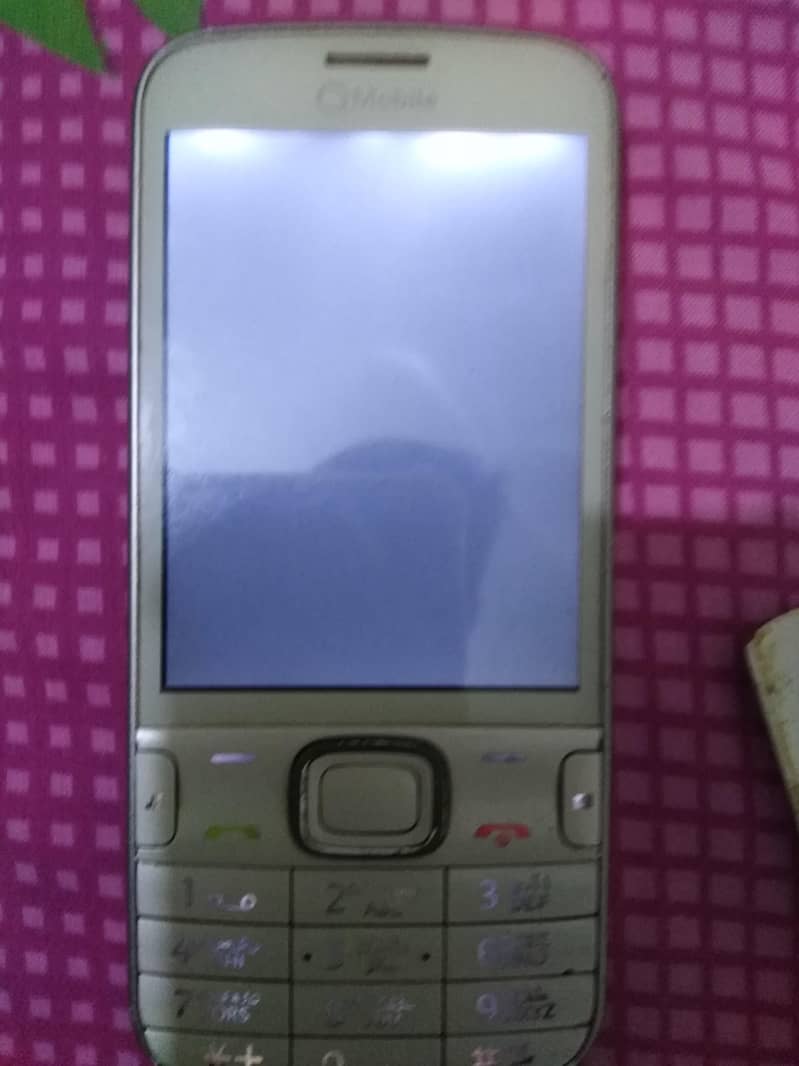 q mobile B 800 lcd khrab 0