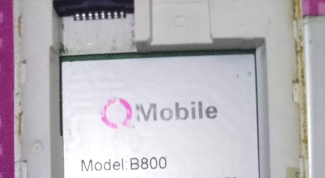 q mobile B 800 lcd khrab 2