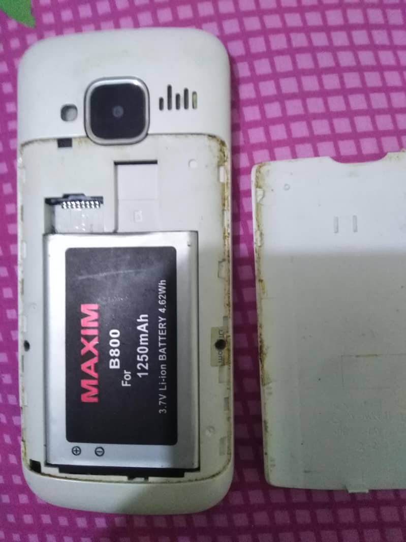 q mobile B 800 lcd khrab 3