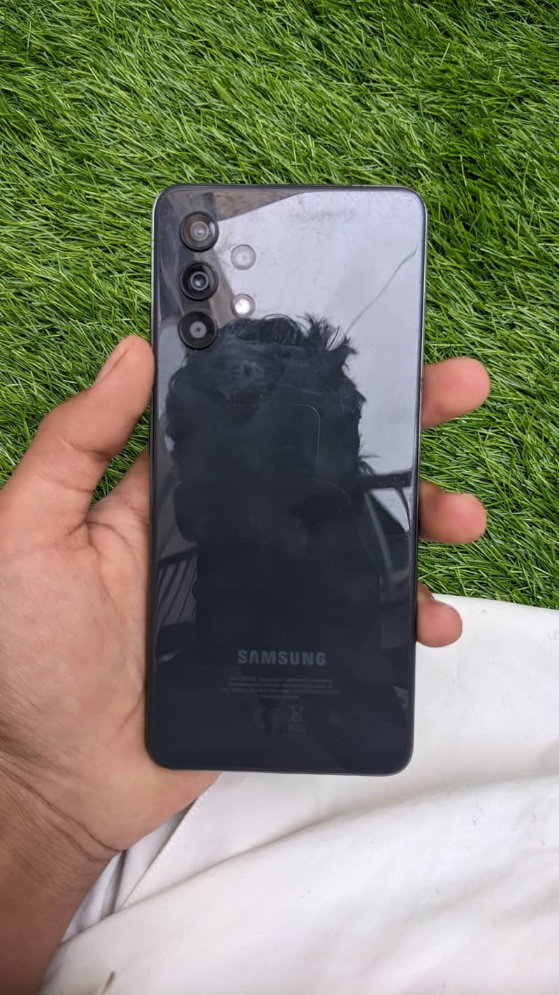 A32 phone 10 by 10 condition new  no shade no dote all OK no box 1