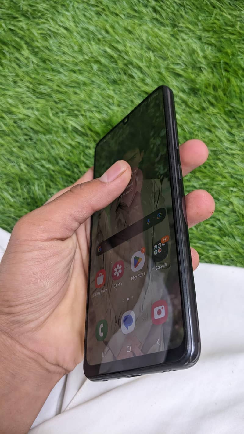 A32 phone 10 by 10 condition new  no shade no dote all OK no box 3