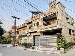 10 Marla Corner House Available For Urgent Sale