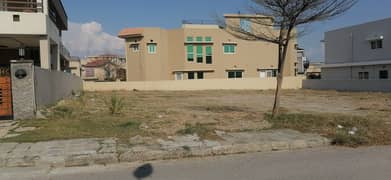 TOP LOCATION READY TO CONSTRUCT 1 KANAL PLOT AVAILABLE FOR SALE IN BLOCK D