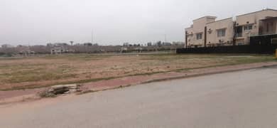 1 KANAL PARK FACE RESIDENTIAL PLOT AVAILABLE FOR SALE IN BAHRIA CLUB CUTY