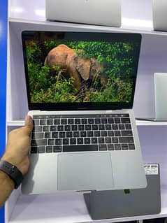 MACBOOK PRO 2O17 (CORE I7-16-1000GB)