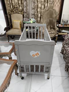comfortable bed condition good with juhla