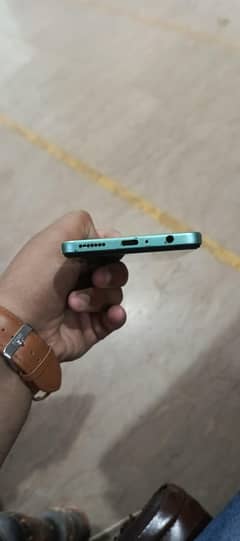 10/10 hia 6 Gb Ram ha 128 gb ROM