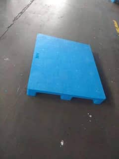 Plastic & Wooden pallets