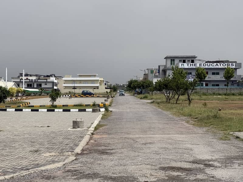 T&T F. 17 10 MARLA PLOT FOR SALE ON GOOD LOCATION FIRST COME FIRST AVAIL THIS OPERTUINTY 14
