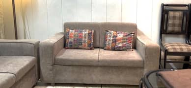5-Seater Stylish Sofa Set – Used But in Excellent Condition!