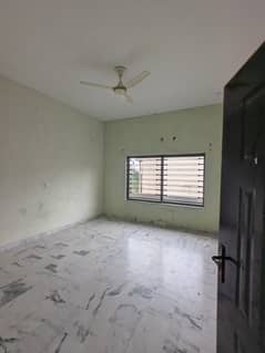 10Marla Upper Portion For Rent in Nasahman Iqbal ph2 College Road lhr