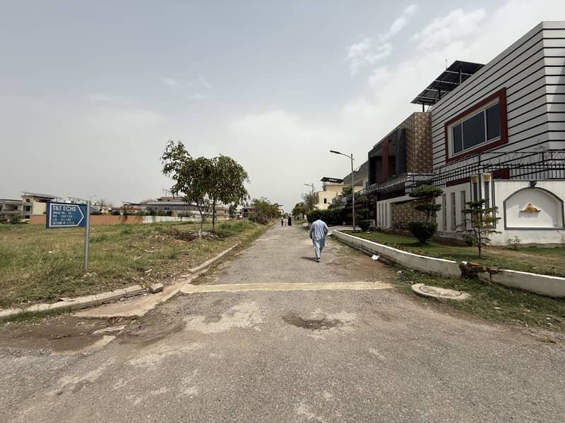 T&T F. 17 7 MARLA PLOT FOR SALE POSSESSION ABLE ON GOOD LOCATION FIRST COME FIRST AVAIL THIS OPERTUINTY 19