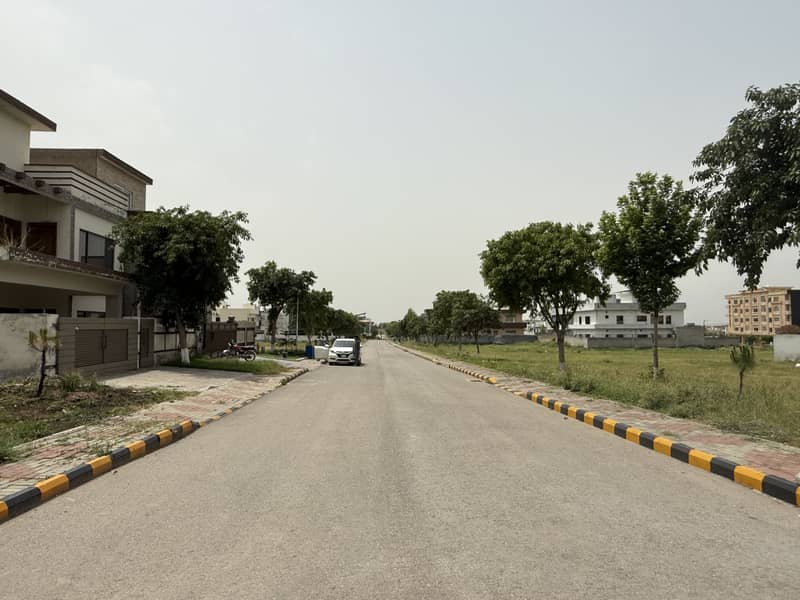 F. 17 T&T ECHS Size 30*60 Plot For Sale On Good Location First Come First Avail 34