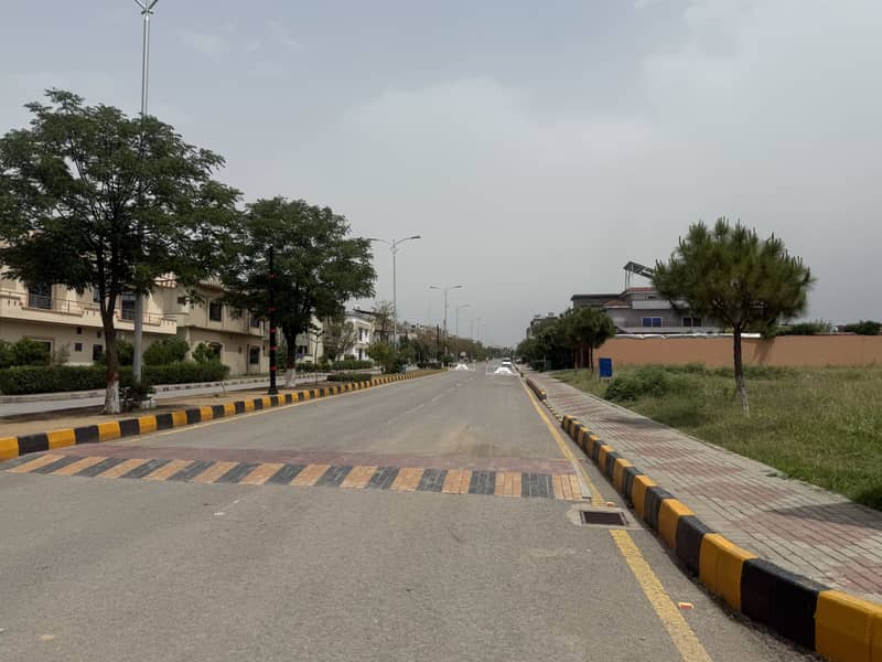 F. 17 T&T ECHS Size 30*60 Plot For Sale On Good Location First Come First Avail 39