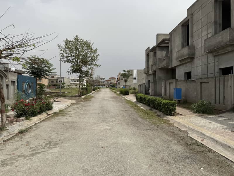 1 Kanal Plot For Sale In F. 17 Mpchs 480 Series This Plot Is On Good Location First Come First Avail 8
