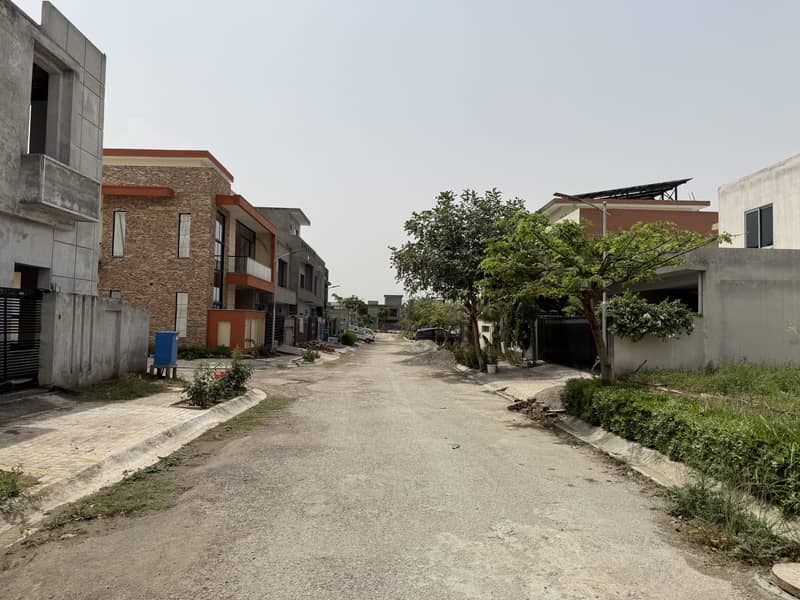 1 Kanal Plot For Sale In F. 17 Mpchs 480 Series This Plot Is On Good Location First Come First Avail 12