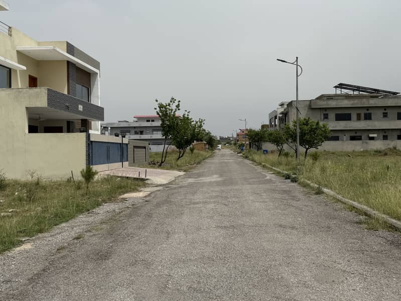 1 Kanal Plot For Sale In F. 17 Mpchs 480 Series This Plot Is On Good Location First Come First Avail 18
