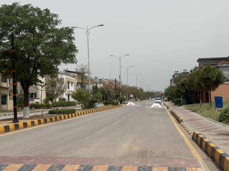 1 Kanal Plot For Sale In F. 17 Mpchs 480 Series This Plot Is On Good Location First Come First Avail 24