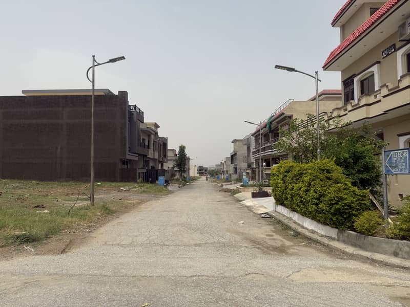 1 Kanal Plot For Sale In F. 17 Mpchs 480 Series This Plot Is On Good Location First Come First Avail 27