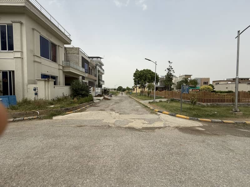 1 Kanal Plot For Sale In F. 17 Mpchs 480 Series This Plot Is On Good Location First Come First Avail 28