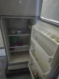 Dawlance fridge For sale 25000