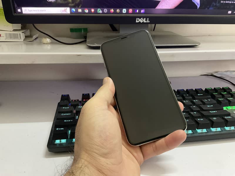 Mint Condition XS Max 256 Both Sim Approved 8