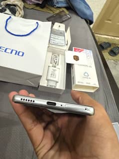 Tecno camon 40