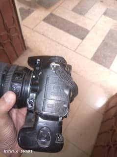 D7000