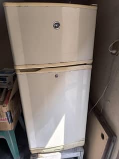 pel medium size fridge