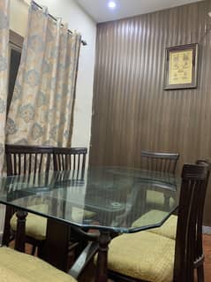 6 seater dinning table thick twelve mm glass lush condition