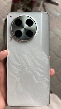 Tecno Camon 30 8+8 256 white colour