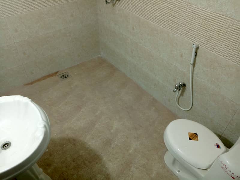 LOWER PORTION AVAILABLE FOR RENT IN MEHRAN BLOCK 1