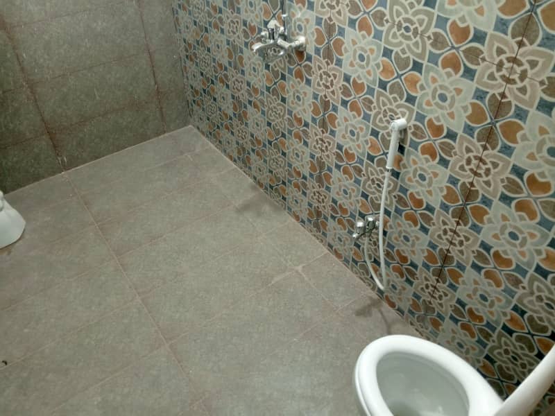 LOWER PORTION AVAILABLE FOR RENT IN MEHRAN BLOCK 4
