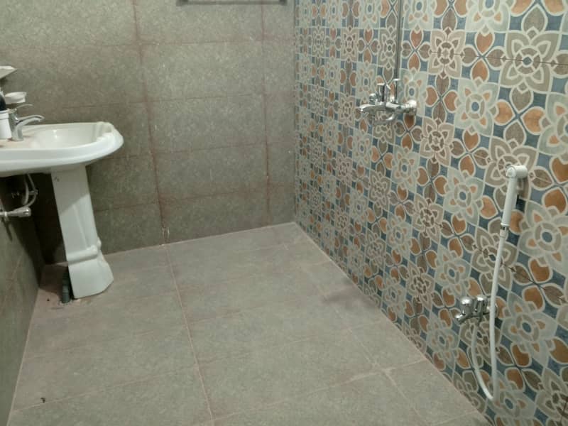 LOWER PORTION AVAILABLE FOR RENT IN MEHRAN BLOCK 5