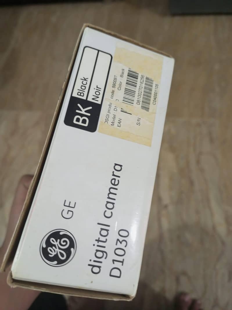 digital camera D1030 with memory card 0